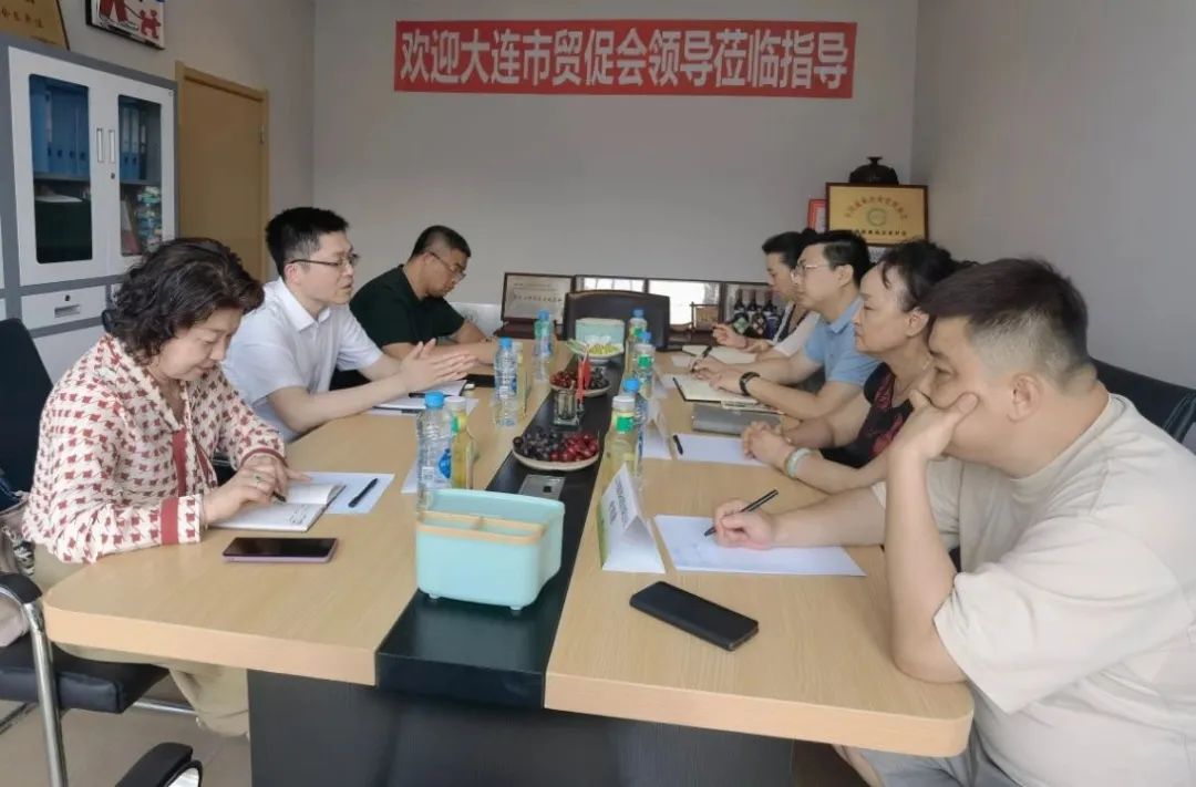 大連市貿(mào)促會(huì)叢陽(yáng)副會(huì)長(zhǎng)、王曉紅部長(zhǎng)、陳峰部長(zhǎng)一行蒞臨遼寧超越國(guó)際展覽公司指導(dǎo)工作